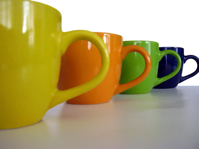 Becher und Tassen